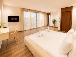Marrakesh 4-Bedroom Villa with Pool, Private Hammam, and Atlas View
