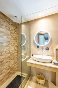Appartement lumineux, 5min Menara Mall et M Avenue