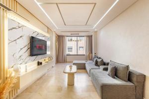 Appartement lumineux, 5min Menara Mall et M Avenue