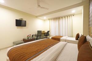 DCapitol Hotels & Restaurent Free Airport Pickup