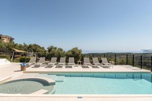 Villa Asteri - Heated Pool - 7 bedrooms across 2 apartments -exclusively yours
