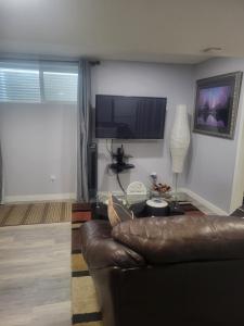 One Bedroom Basement Suite With Separate Entrance Near Airport
