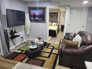 One Bedroom Basement Suite With Separate Entrance Near Airport