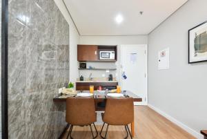 Flat com Garagem Grátis Próximo Consulado USA