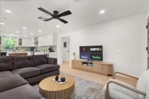 E Austin 2BR 2BA Stay w Grill by Lady Bird Lake Live Music by Austin Vacay