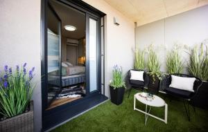 DH Sky Bath and City View Brno 3KK Apartment