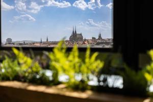 DH Sky Bath and City View Brno 3KK Apartment