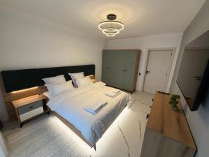 Emerald House 5