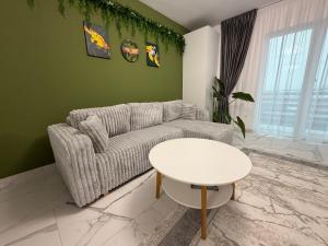 Emerald House 5