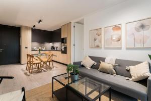2BR Apartment in Las Condes Steps from Arauco Park