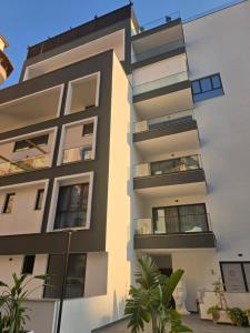 Mediterranean Vistas Saranda, Sea View, Beach & City Studios