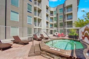 Spacious 2-Bedroom Urban Oasis