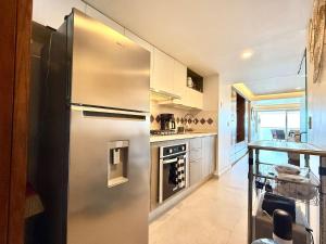 7th Floor Studio Pools Beachfront Harbor