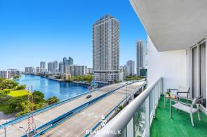 Charming Studio with Pool & Bay View