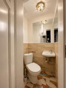 Grand Classic Apartment in the City Center
