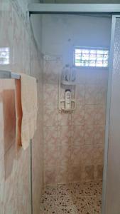 Habitación indpte para 3 personas con baño privado y patio