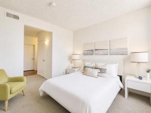 SPECIAL OFFER - Modern Apartment in La Jolla UTC with Free Parking - Close to Beaches, Shopping, Dining, UCSD