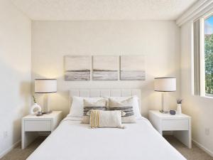 SPECIAL OFFER - Modern Apartment in La Jolla UTC with Free Parking - Close to Beaches, Shopping, Dining, UCSD