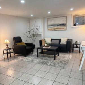 Modern Private 2-Bedroom Guest Suite l Lower Level lFree Parking