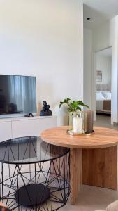 Elena Luxury Suites