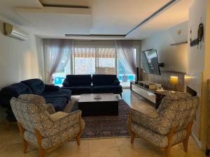 Close to the Sea in Kuşadası - Villa with a Shared Pool