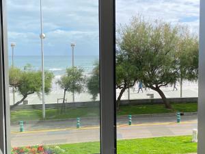 Beachfront apartment to watch the eclipse