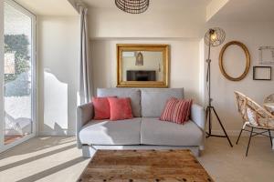 Boho Chic Apt, Frontline Sea & Paseo Views