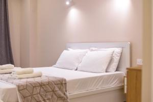 Golden Sun mini suites - 8 minutes from Athens Airport
