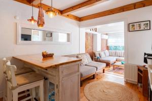 Charming 3Bed Villa Private Garden & Terrace! #381