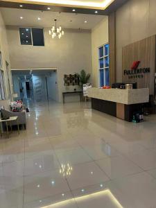 Fullerton Suites