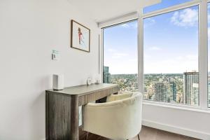 Rax Town - 2 Story Loft Condo with Skyline View beside CN tower and the Rogers Center