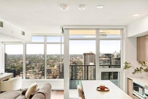 Rax Town - 2 Story Loft Condo with Skyline View beside CN tower and the Rogers Center