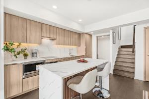 Rax Town - 2 Story Loft Condo with Skyline View beside CN tower and the Rogers Center