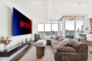 Rax Town - 2 Story Loft Condo with Skyline View beside CN tower and the Rogers Center
