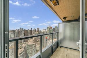 Rax Town - 2 Story Loft Condo with Skyline View beside CN tower and the Rogers Center