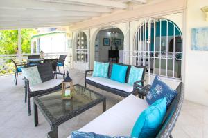 Beachfront apt on stunning paynes bay - Bora Upper