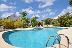 Large 3-bed townhouse wshared pool