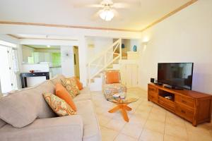 Large 3-bed townhouse wshared pool