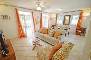 Large 3-bed townhouse wshared pool