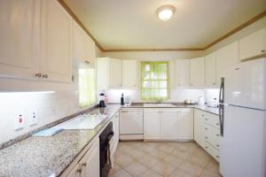 Large 3-bed townhouse wshared pool