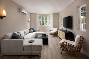 Luxe Retreat With Private Pool Near Beach - The June