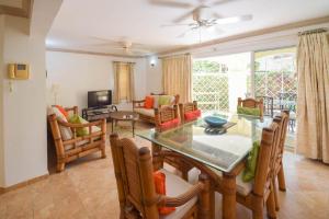 Casual St. Lawrence Gap apt near beach - Terraces 104