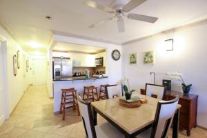Apt by Beach in The Gap - Terraces 402