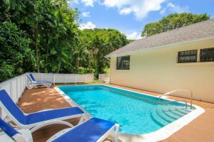 Villa with Private Pool and Sandy Lane Beach Club Access - Coral Gables