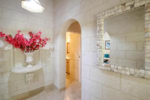 Villa with Private Pool and Sandy Lane Beach Club Access - Coral Gables