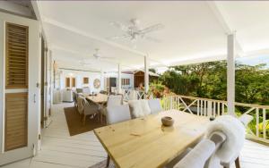 Stunning Retreat with Pool and Sunset Views - Northlight 3 bed