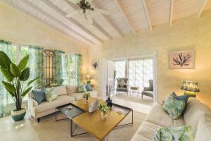 Amazing 4-bed Villa with Pool 5 mins from Beach - Palm Grove 1