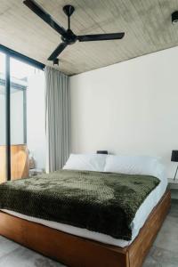 Tropical 2BR with Ice Bath Next to Finns, Atlas