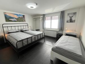 Clarkes Lakeside Chalet 2