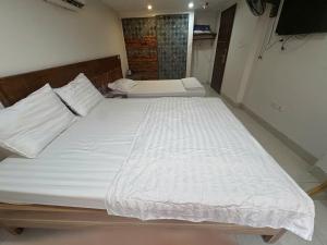 Hanoi Gold Hotel Near Bach Mai